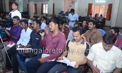 tulu film “Right Bokka Left Nadutu Kudonji” 2